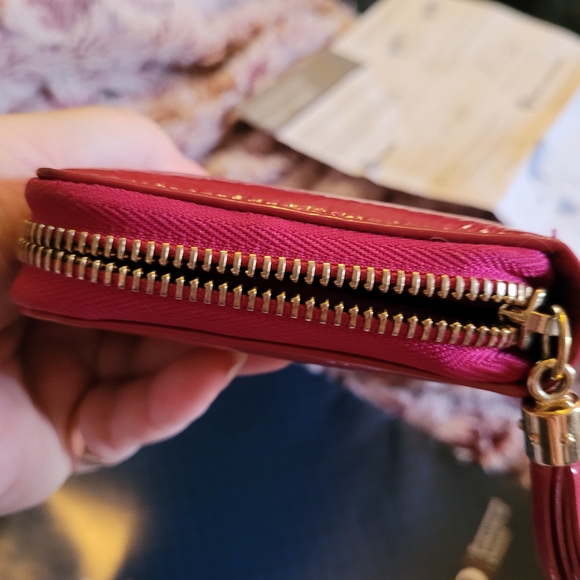 Authentic Gucci soho pink wallet💗 Lots of card slots. Get your Gucci on. - Picture 4 of 11